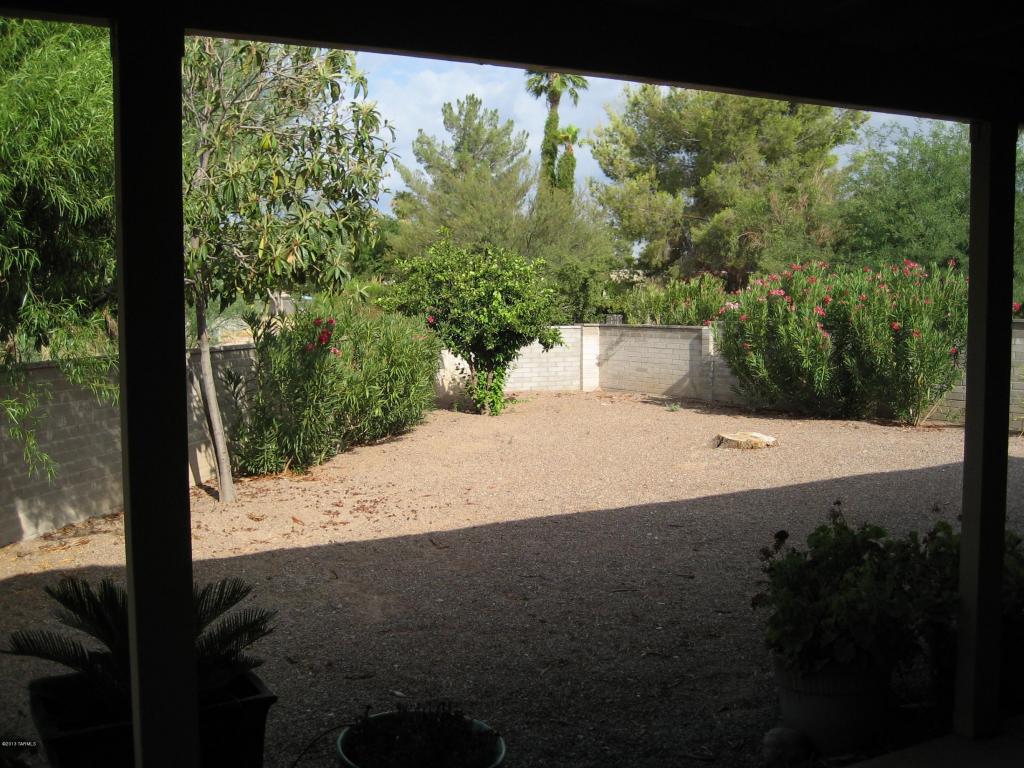 8915 E Maple Leaf Dr, Tucson, AZ 85710 photo 9