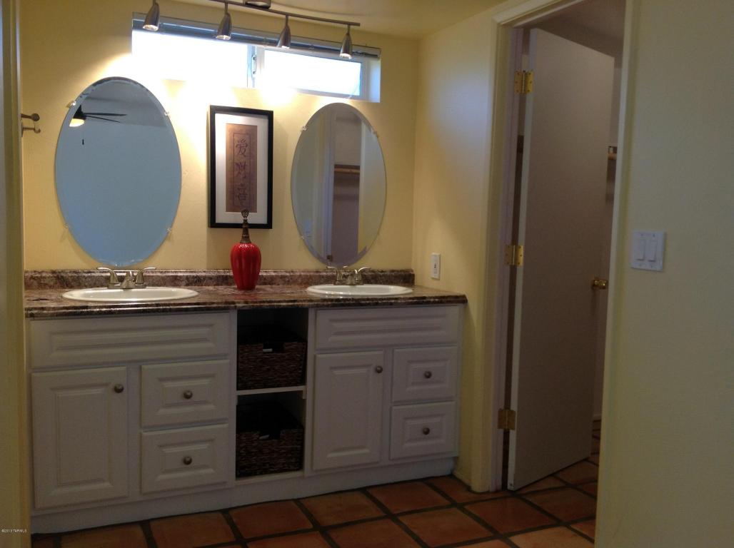 8915 E Maple Leaf Dr, Tucson, AZ 85710 photo 19