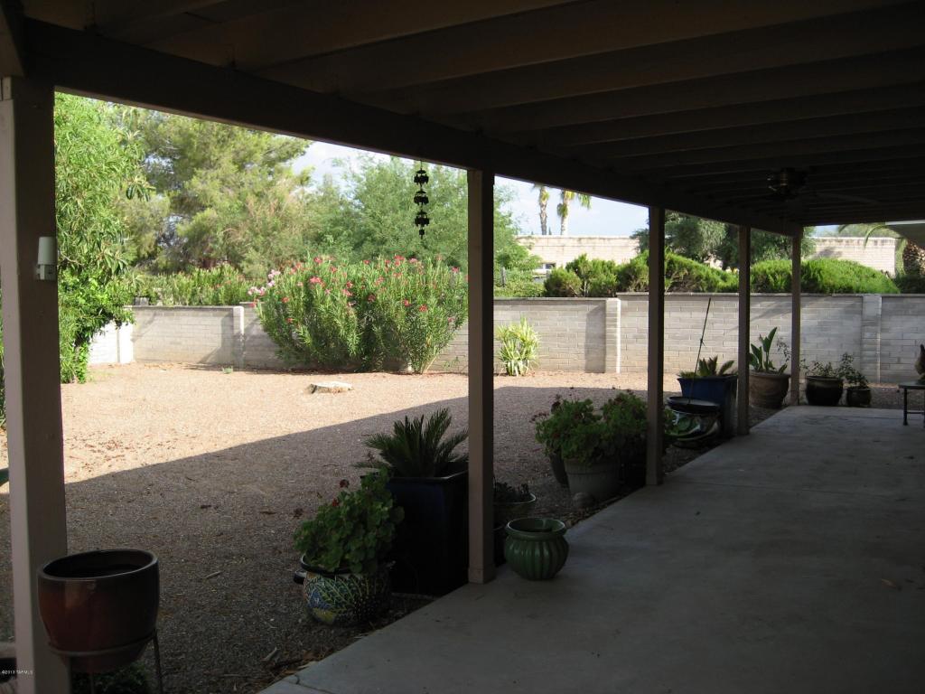 8915 E Maple Leaf Dr, Tucson, AZ 85710 photo 13