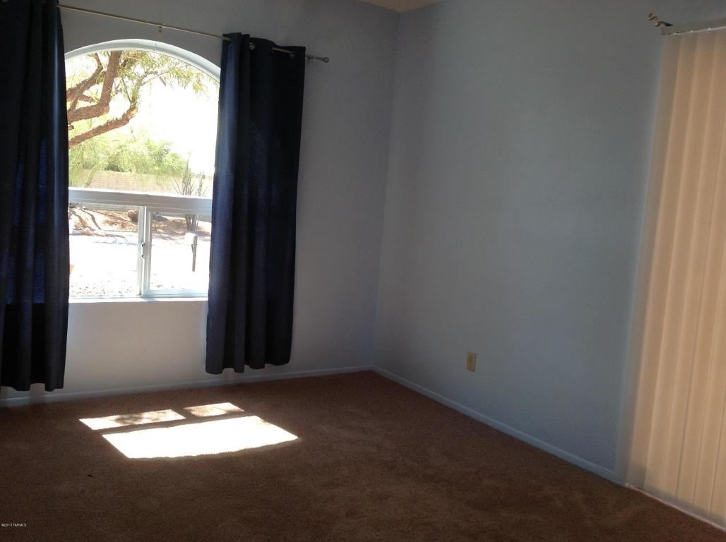 8915 E Maple Leaf Dr, Tucson, AZ 85710 photo 10