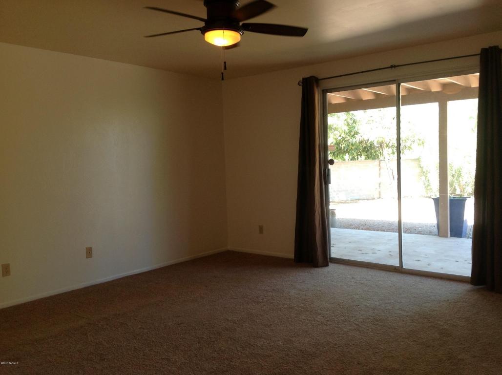 8915 E Maple Leaf Dr, Tucson, AZ 85710 photo 16