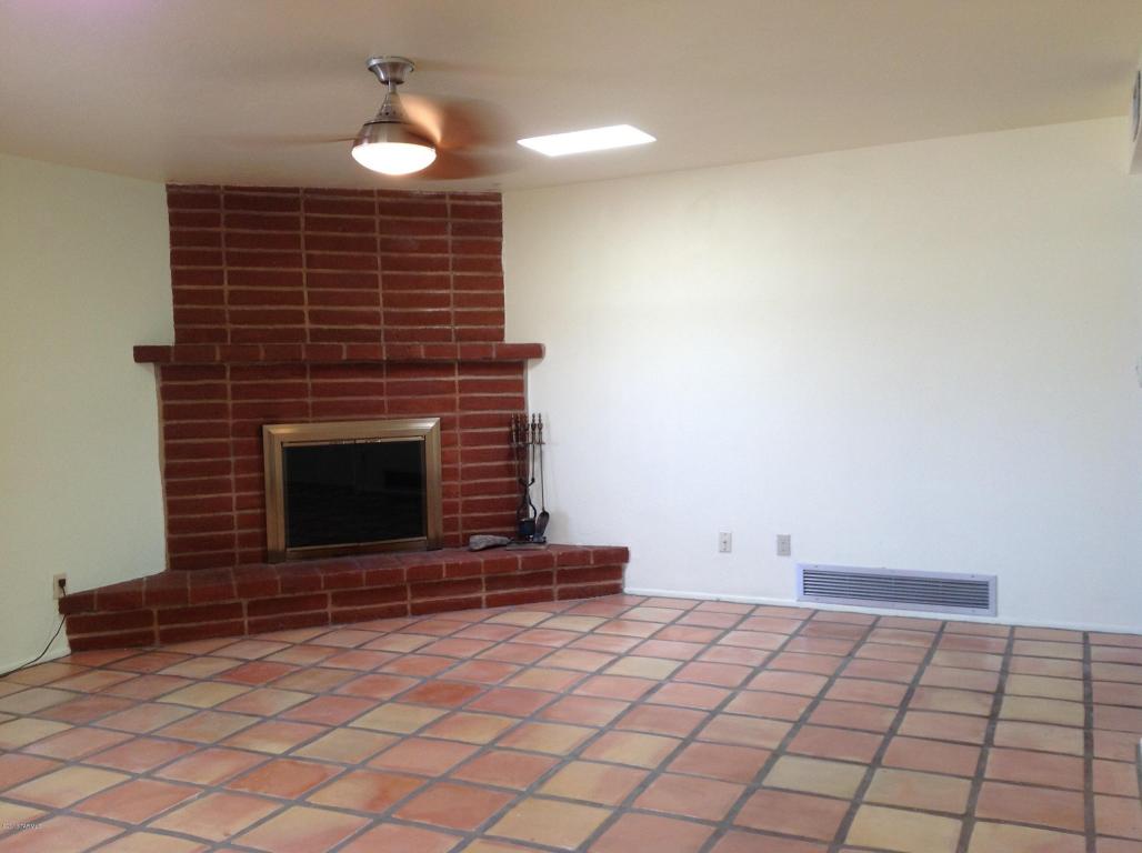 8915 E Maple Leaf Dr, Tucson, AZ 85710 photo 6