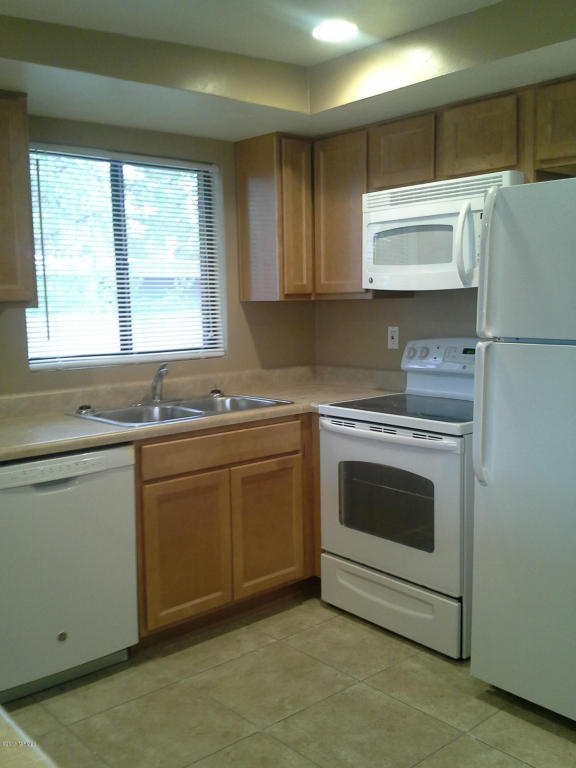8137 E Baker Dr, Tucson, AZ 85710 photo 2