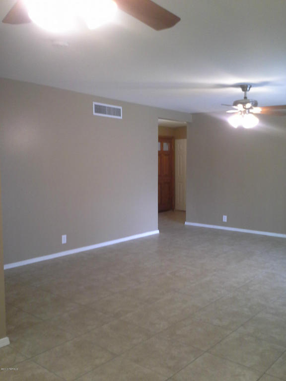 8137 E Baker Dr, Tucson, AZ 85710 photo 4