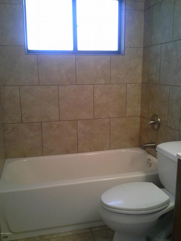 8137 E Baker Dr, Tucson, AZ 85710 photo 8