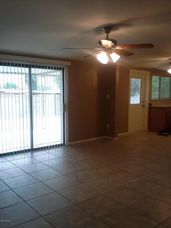 8137 E Baker Dr, Tucson, AZ 85710 photo 5