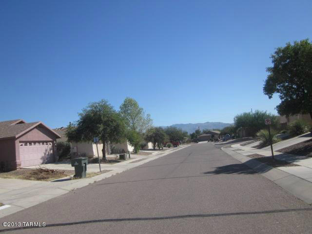 7017 E Strike Eagle Way, Tucson, AZ 85730 photo 2