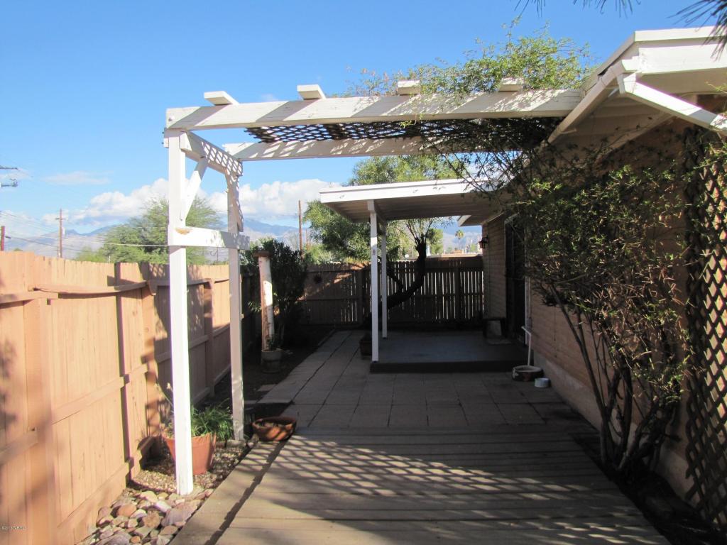 8024 E Beverly St, Tucson, AZ 85710 photo 2
