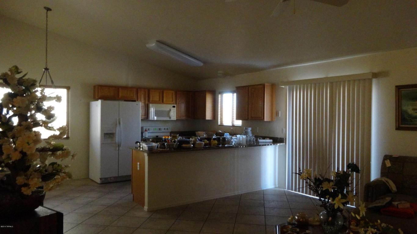 8043 E Ragweed Dr, Tucson, AZ 85710 photo 3