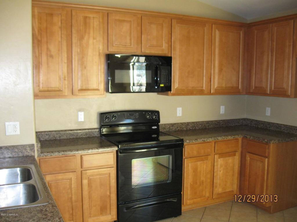 8469 W Benidorm Loop, Tucson, AZ 85757 photo 5