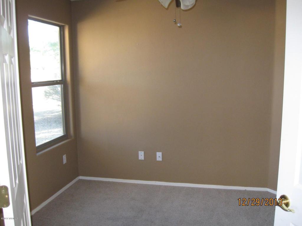 8469 W Benidorm Loop, Tucson, AZ 85757 photo 4