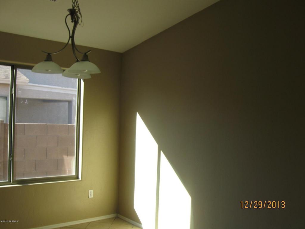 8469 W Benidorm Loop, Tucson, AZ 85757 photo 6