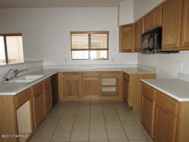 7569 E Fair Meadows Loop, Tucson, AZ 85756 photo 2