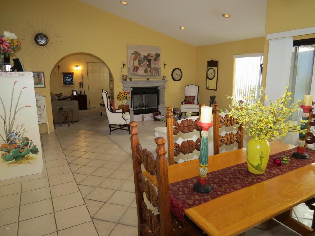 211 E Highcourte Ln, Tucson, AZ 85737 photo 2