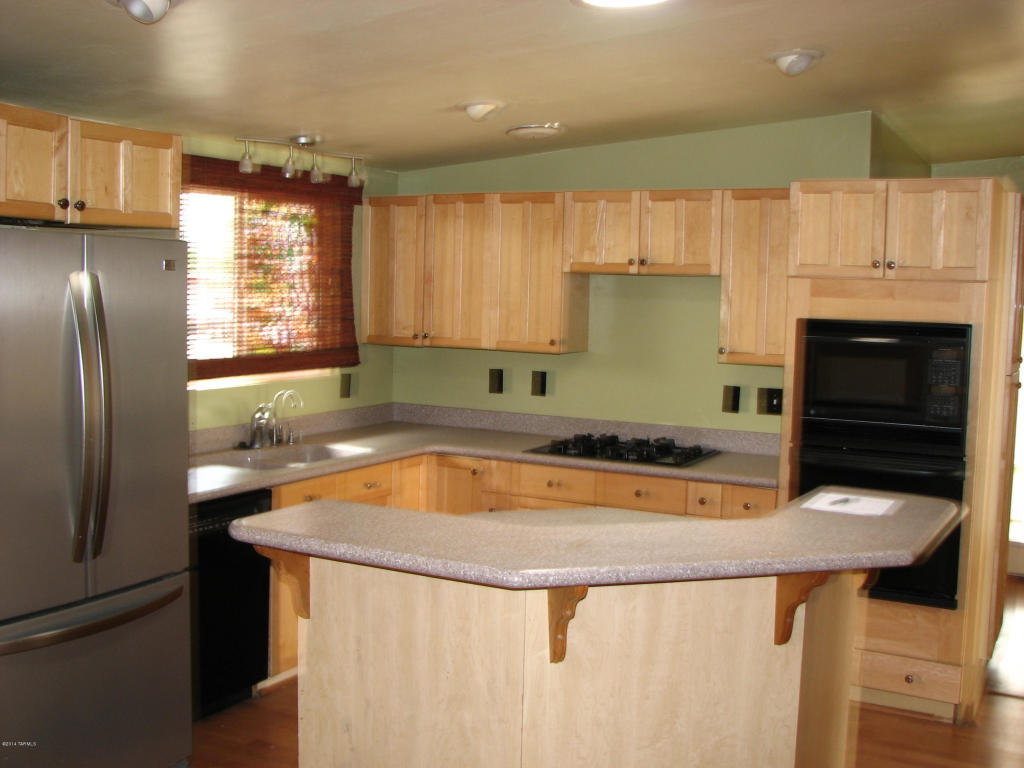 7426 E Random Ridge Dr, Tucson, AZ 85710 photo 2