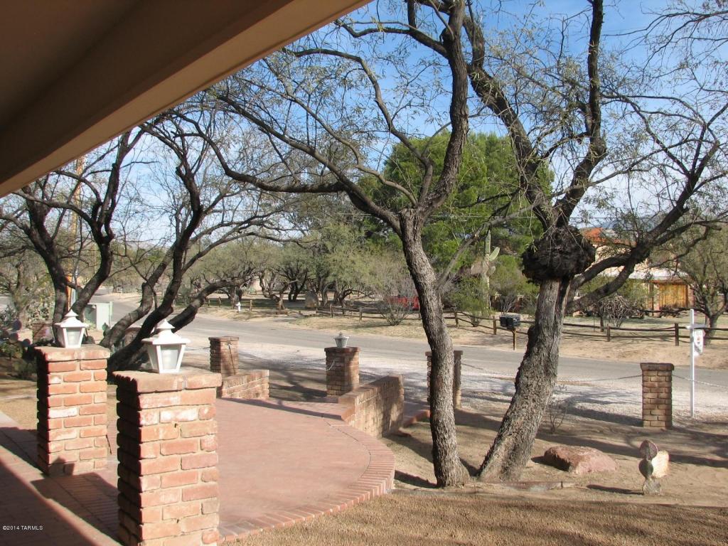 9035 E Bears Path Rd, Tucson, AZ 85749 photo 4
