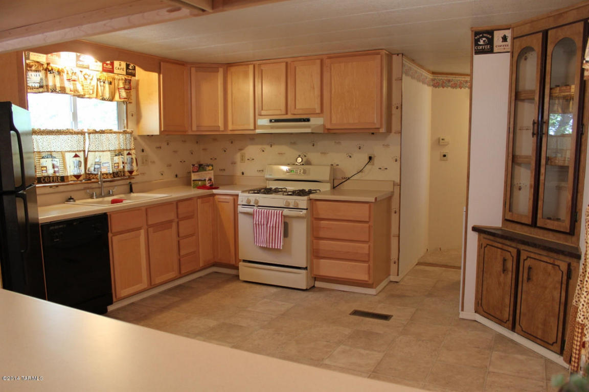 25325 E Comanche Trl, Benson, AZ 85602 photo 4