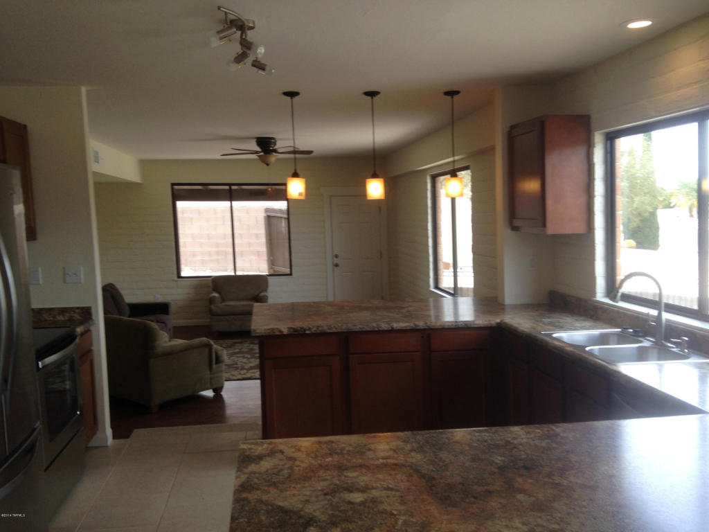 8802 E 7th St, Tucson, AZ 85710 photo 2