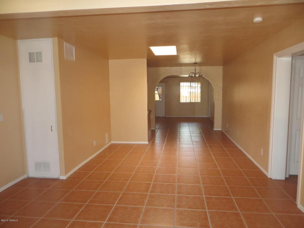 4142 E Sylvane Dr, Tucson, AZ 85711 photo 5