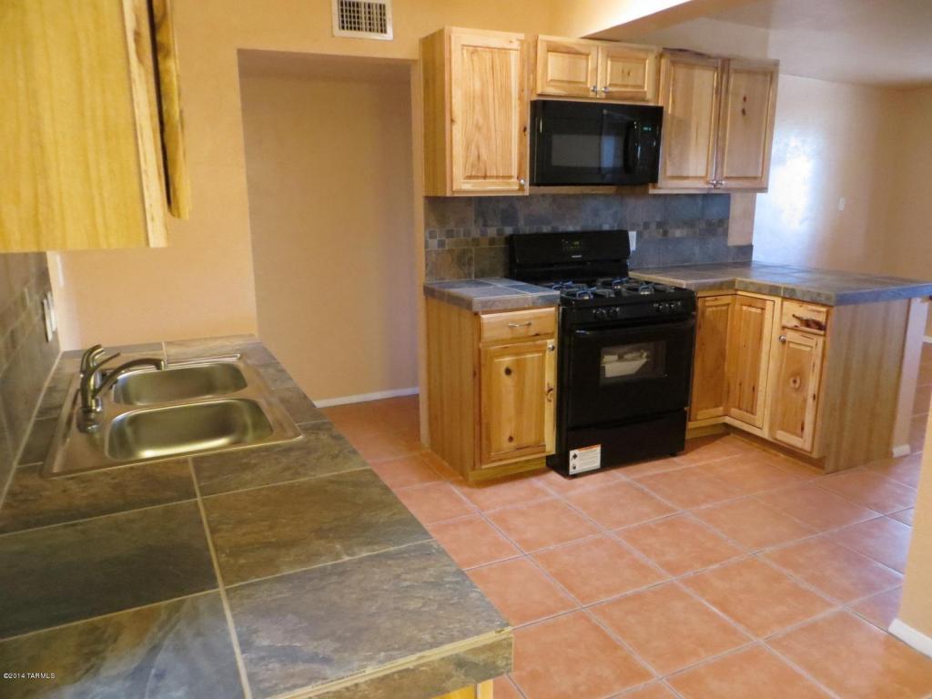 4142 E Sylvane Dr, Tucson, AZ 85711 photo 1