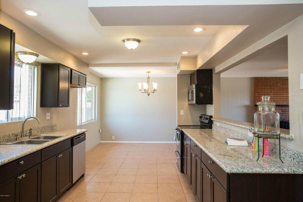 7301 E Kenyon Dr, Tucson, AZ 85710 photo 4