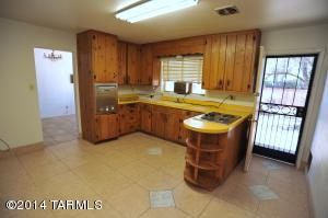 3901 E Hampton Pl, Tucson, AZ 85712 photo 3