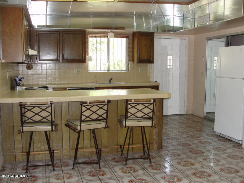 7600 E Hampton Pl, Tucson, AZ 85715 photo 3