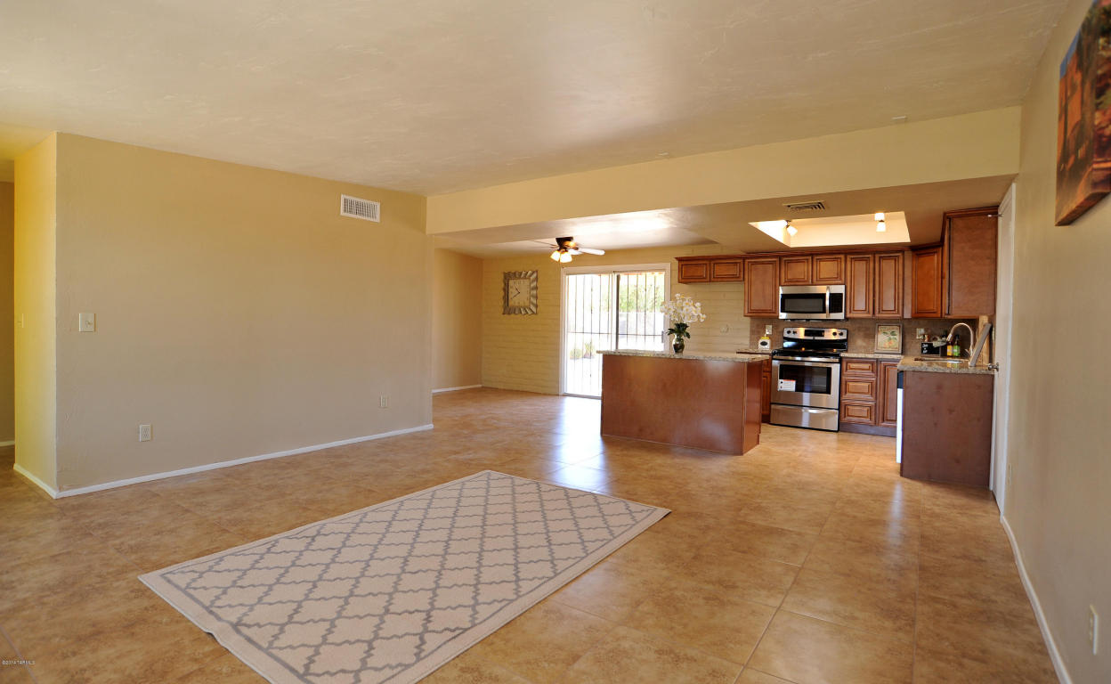 7204 E Tamara Dr, Tucson, AZ 85730 photo 4