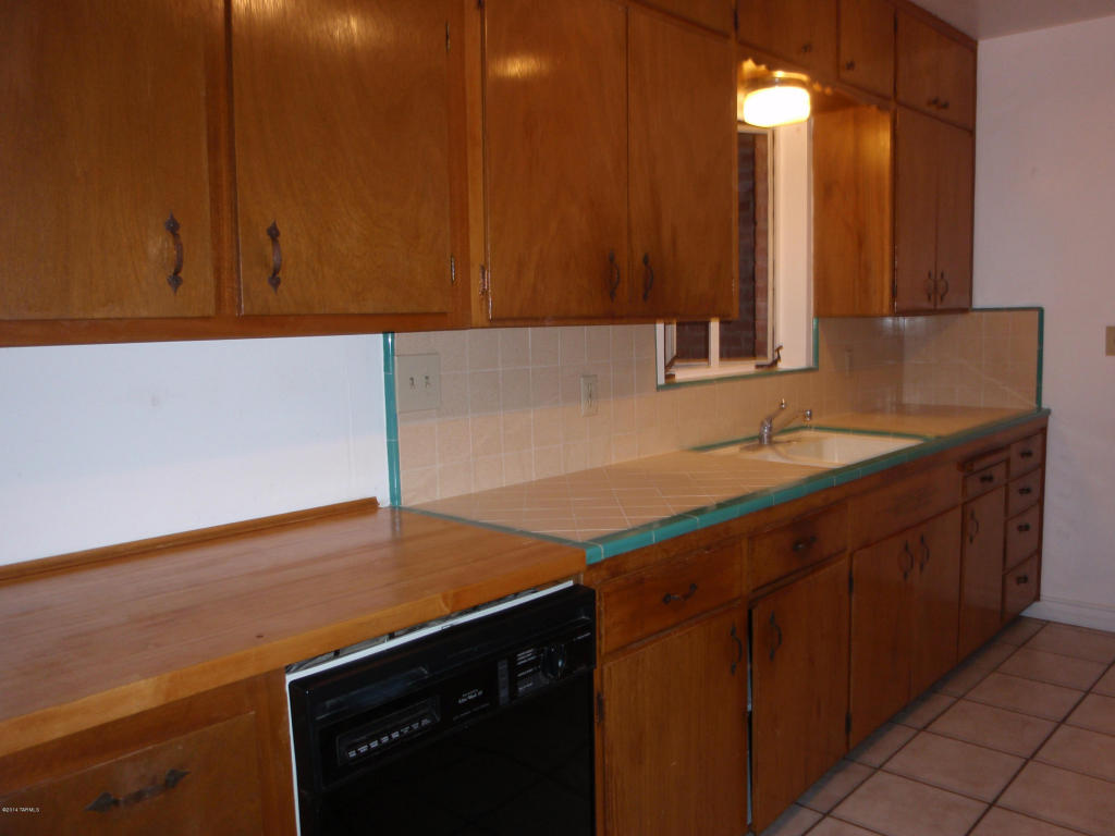 810 E Silver St, Tucson, AZ 85719 photo 2