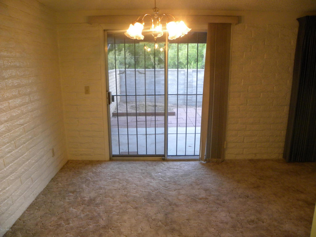 8047 Estes Ln, Tucson, AZ 85710 photo 4