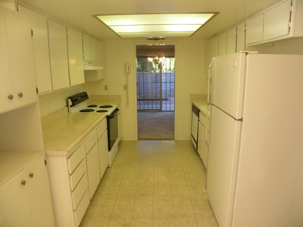 8047 Estes Ln, Tucson, AZ 85710 photo 3