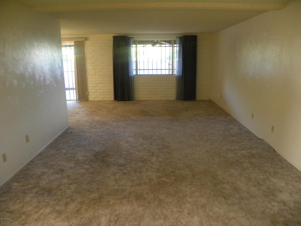 8047 Estes Ln, Tucson, AZ 85710 photo 5