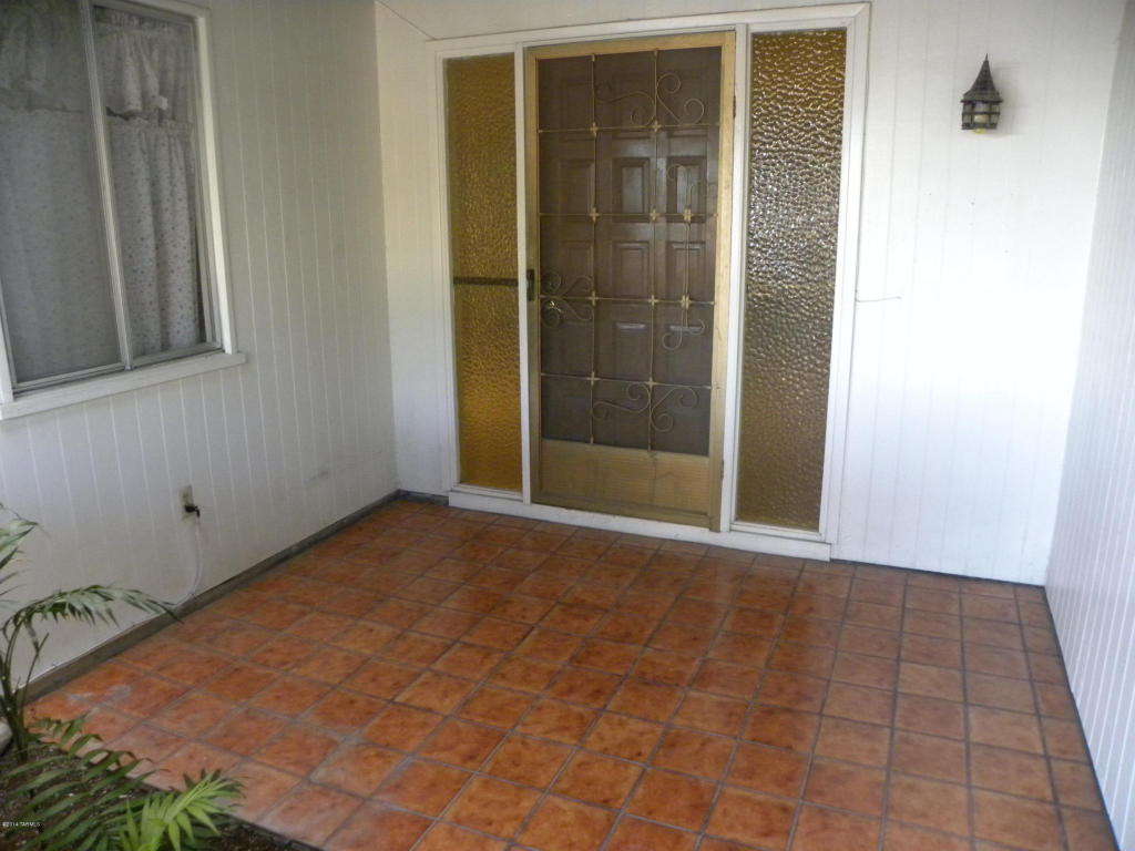 8047 Estes Ln, Tucson, AZ 85710 photo 2