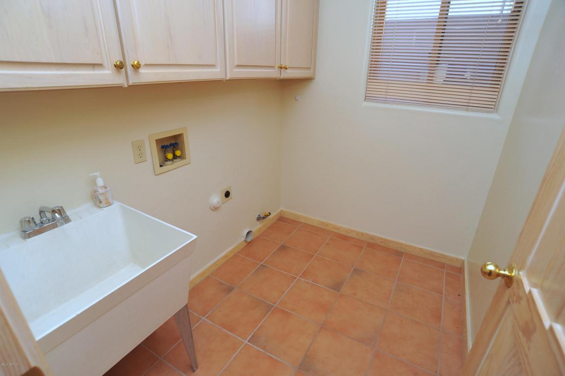 5672 E Circulo Terra, Tucson, AZ 85750 photo 17