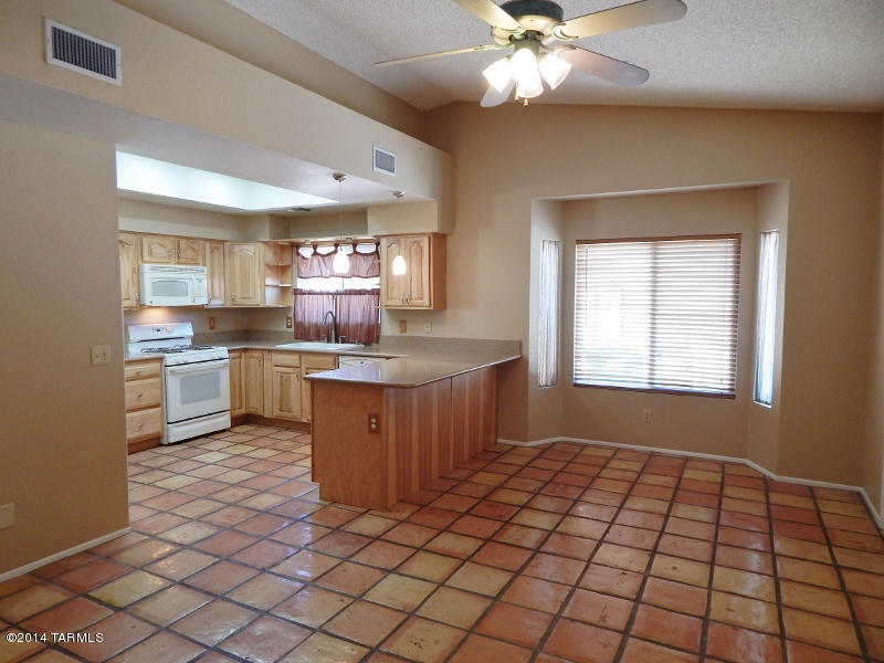 6819 N Dechelly Loop, Tucson, AZ 85741 photo 11