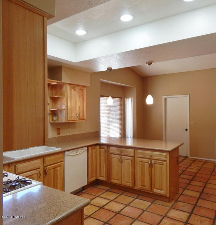 6819 N Dechelly Loop, Tucson, AZ 85741 photo 9