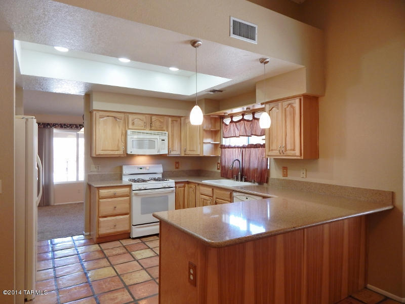6819 N Dechelly Loop, Tucson, AZ 85741 photo 8
