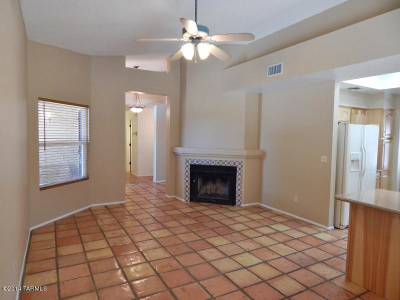 6819 N Dechelly Loop, Tucson, AZ 85741 photo 7