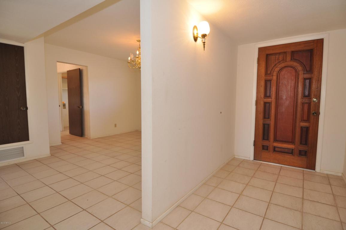 9630 E Walnut Tree Dr, Tucson, AZ 85749 photo 5
