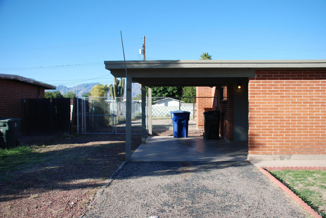 7933 E 19th Pl, Tucson, AZ 85710 photo 3