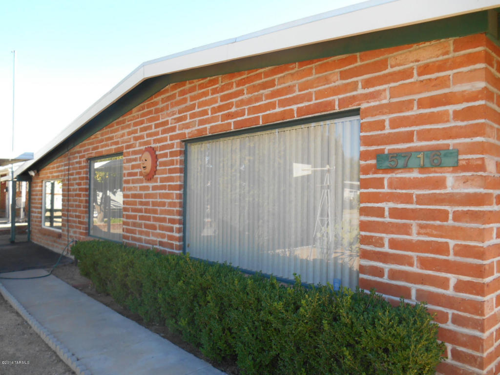5716 E 4th St, Tucson, AZ 85711 photo 2