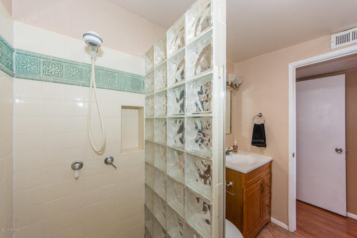 8026 E 18th Pl, Tucson, AZ 85710 photo 17