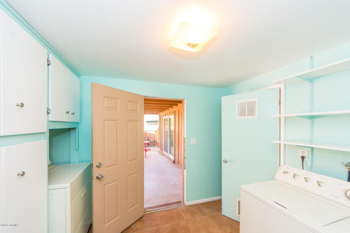 8026 E 18th Pl, Tucson, AZ 85710 photo 9