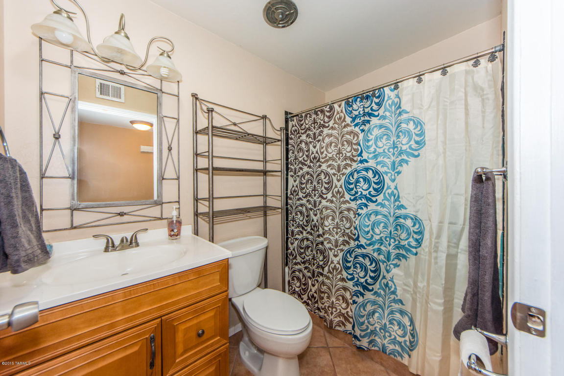 8026 E 18th Pl, Tucson, AZ 85710 photo 11