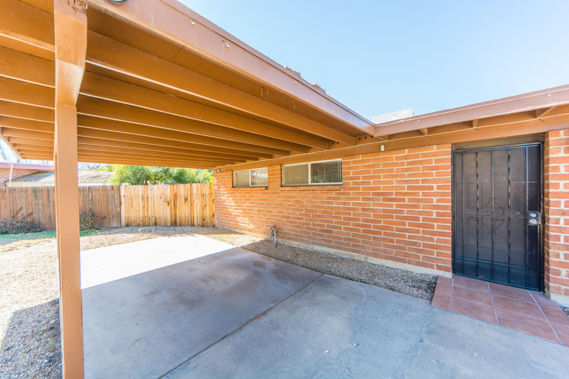 8026 E 18th Pl, Tucson, AZ 85710 photo 2