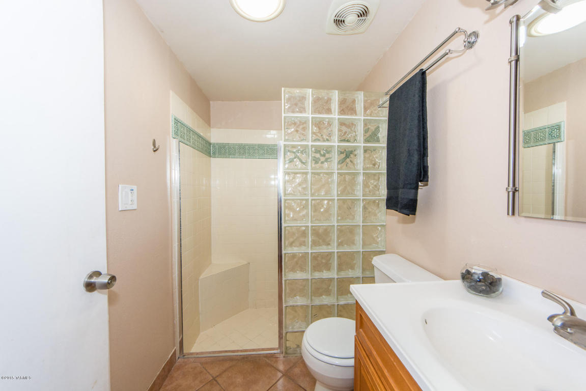 8026 E 18th Pl, Tucson, AZ 85710 photo 16