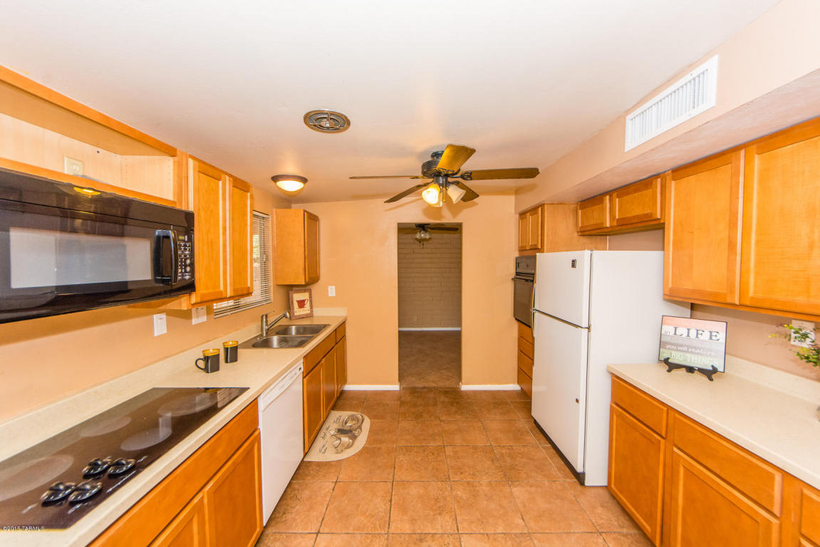 8026 E 18th Pl, Tucson, AZ 85710 photo 7