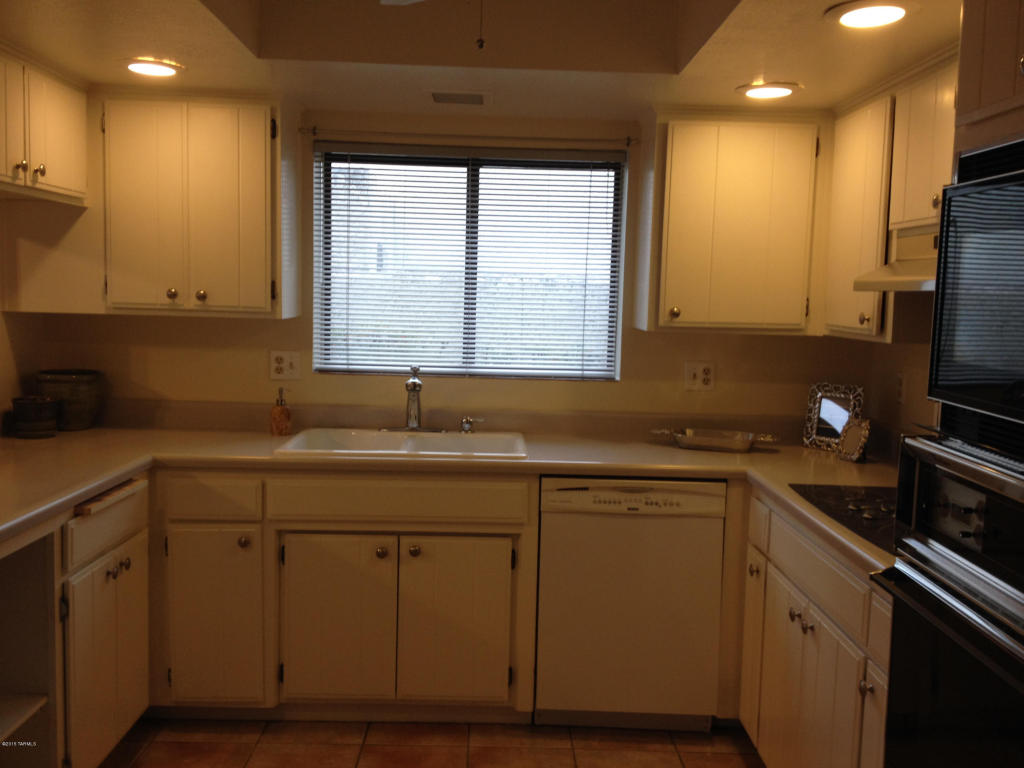 7560 E Via Cornucopia, Tucson, AZ 85715 photo 4