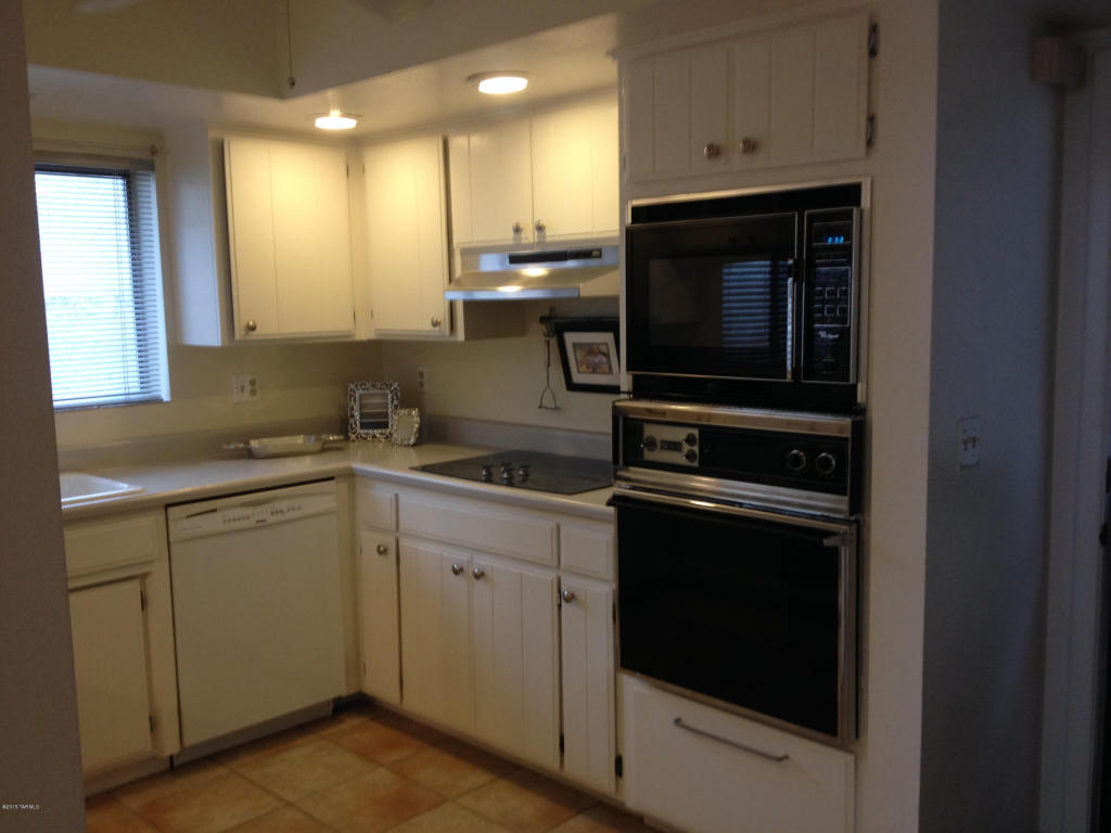 7560 E Via Cornucopia, Tucson, AZ 85715 photo 3