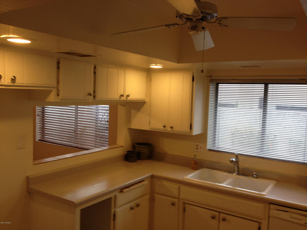7560 E Via Cornucopia, Tucson, AZ 85715 photo 5